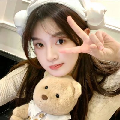 坐推土机的少女